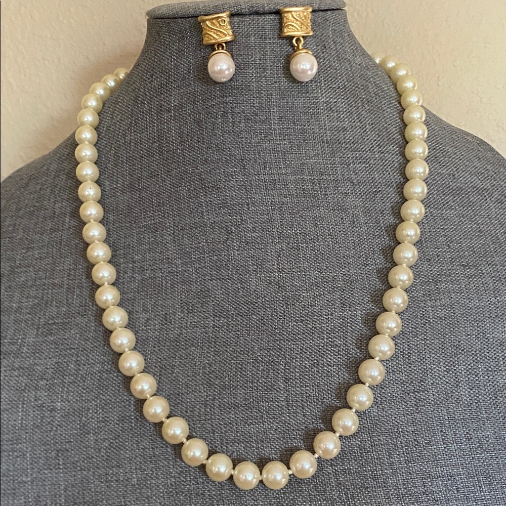Glamorous Vintage Pearl Designer Style Set